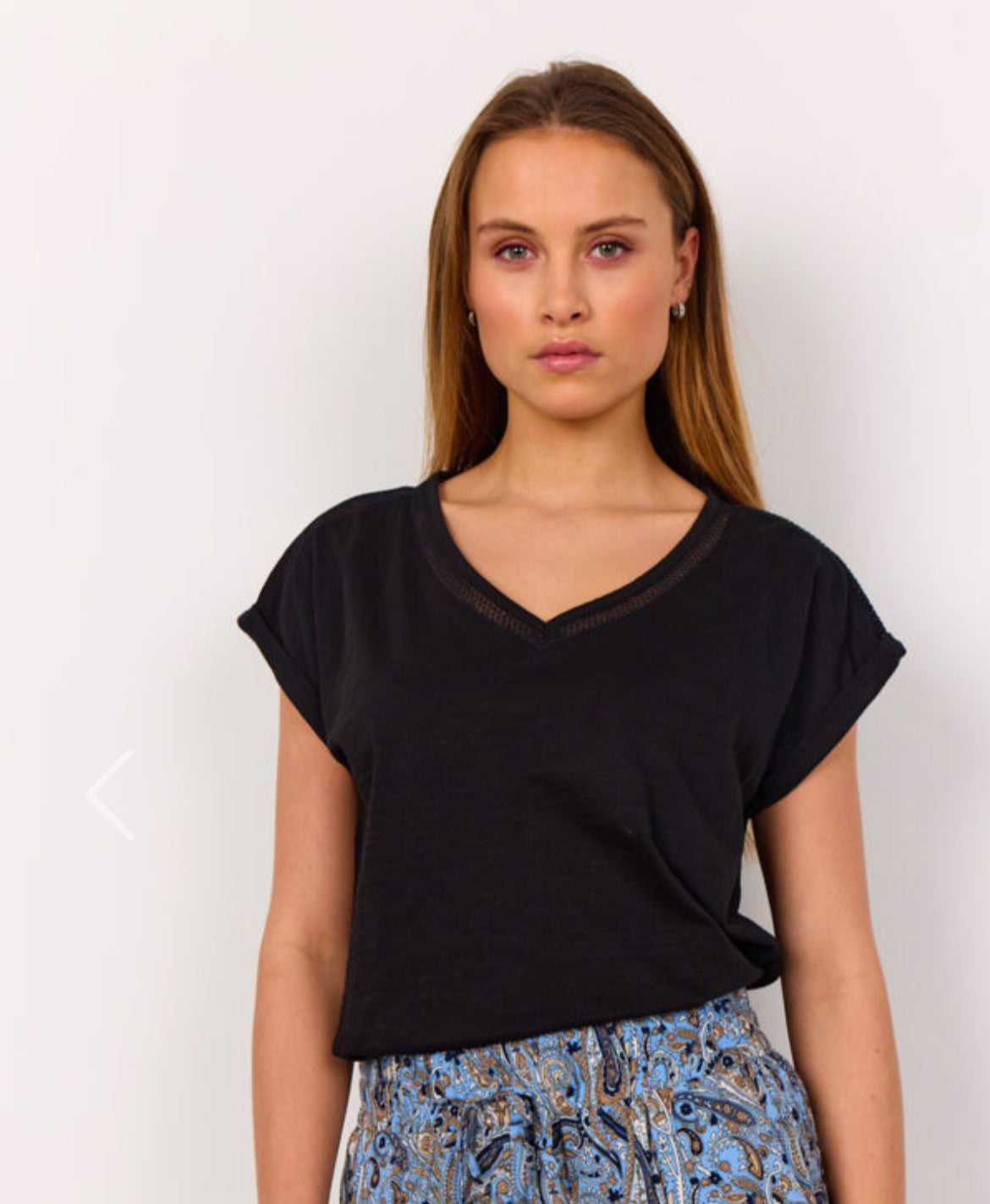 26470 Detail Neck T-Shirt