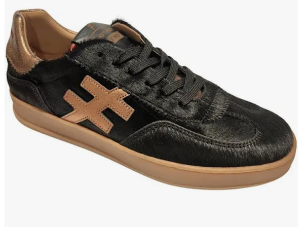 A032 Iconic Black AW25