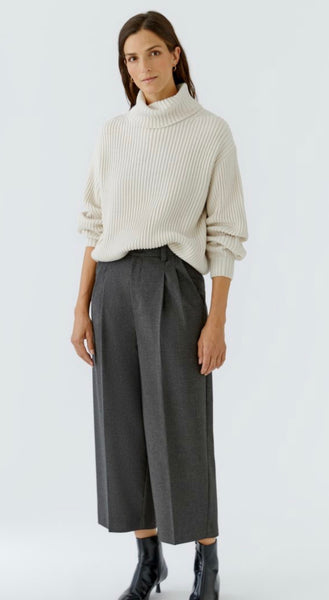 100439 Pleated Grey Flannel Trouser
