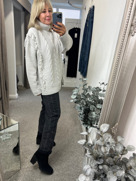 4589 Caitlin Black Barrel Leg inspired Jean