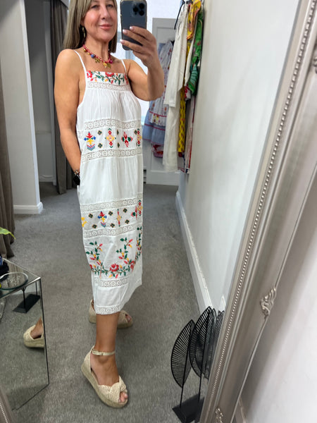 330 White Embroidery Flower Linen Dress