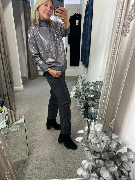 4589 Caitlin Black Barrel Leg inspired Jean