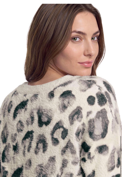 5550 Leo Sweater