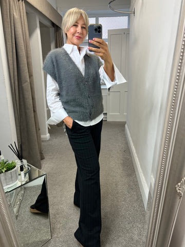 4672 Sleeveless Fluffy Cardigan