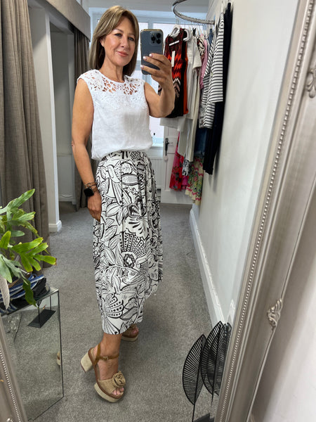 97300 Laser Cut Linen Blouse