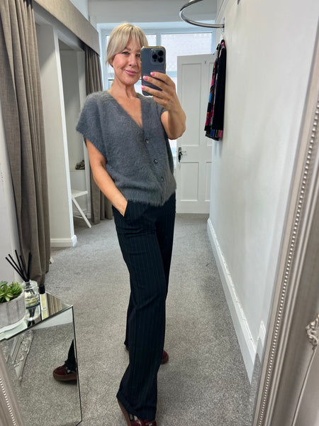 4672 Sleeveless Fluffy Cardigan